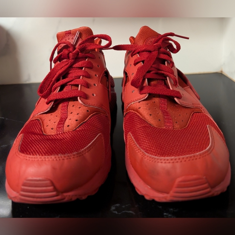 Nike Women's Air Huarache Run Sneakers Triple Red Sneakers Size 10 MSRP $120 - Picture 3 of 9